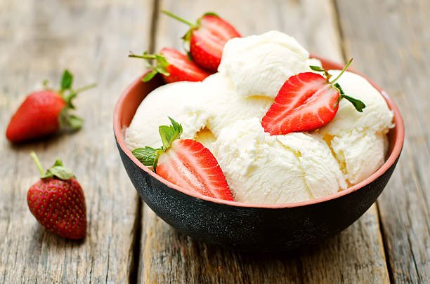 Vanilla / Strawberry Ice Cream